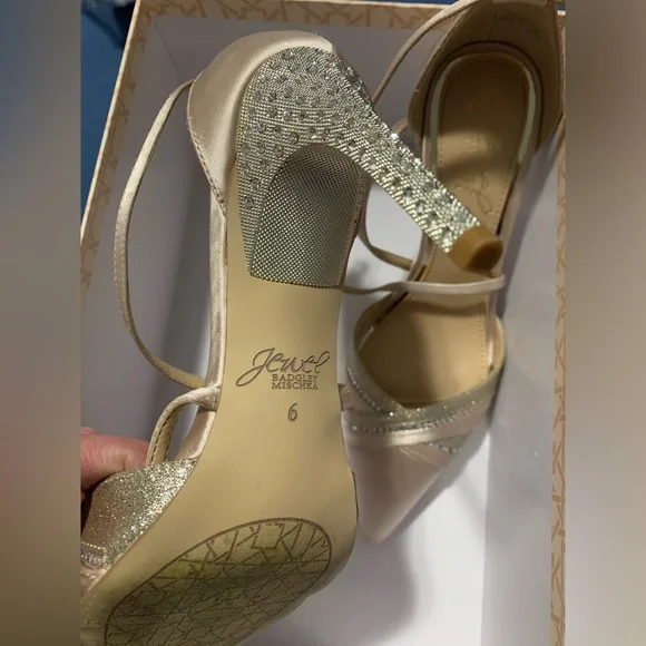 Jewel Badgley Mischka Size 6 Heels - Picture 2 of 3